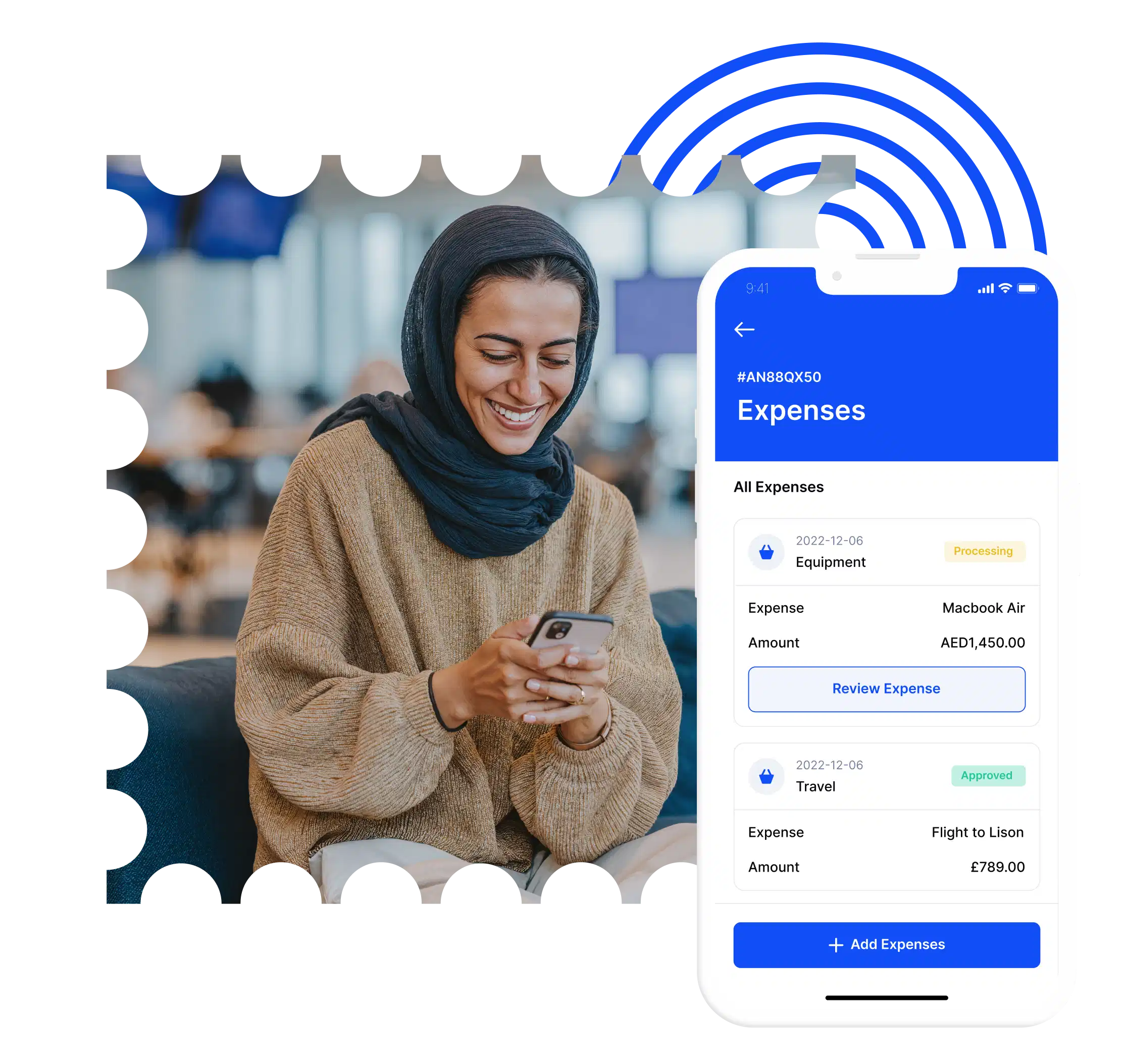 شخص يستخدم تطبيق ريموت باس على الجوال لإدارة النفقات